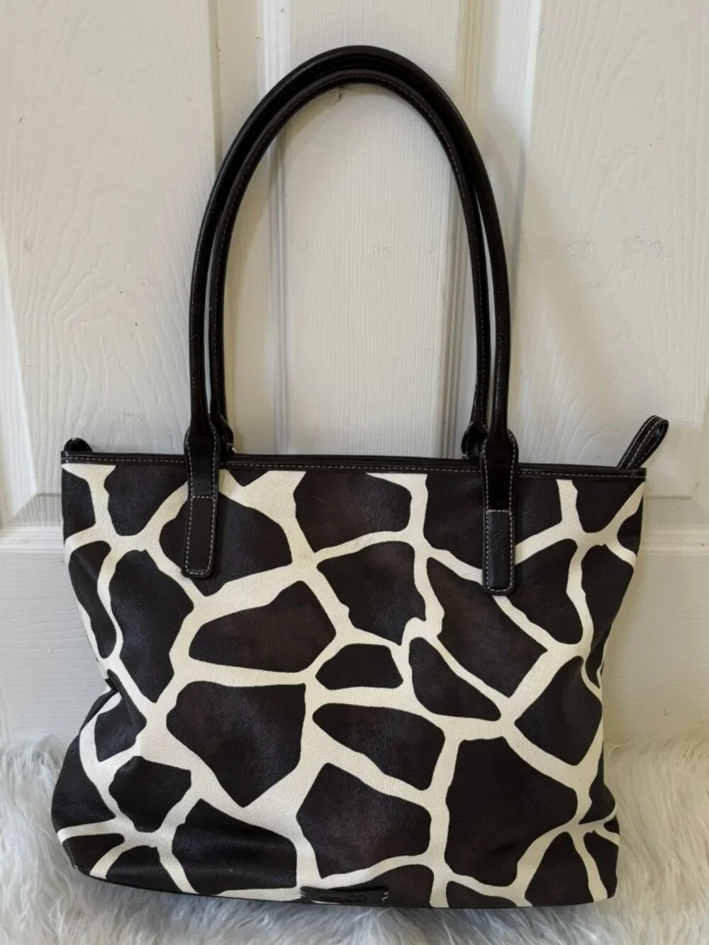Nine & CO’s Brown and Cream Giraffe Textured Faux Leather Tote Bag OS
